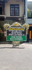 Hasil rangkaian bunga pasti sama dengan order klien walaupun pemesan berasal dari luar kota. Untuk lokasi Kota Bandung dan sekitarnya florist memberikan fasilitas gratis ongkir. Hubungi kontak di bawah ini untuk berkonsultasi dengan admin yang ramah atau membuat pesanan.